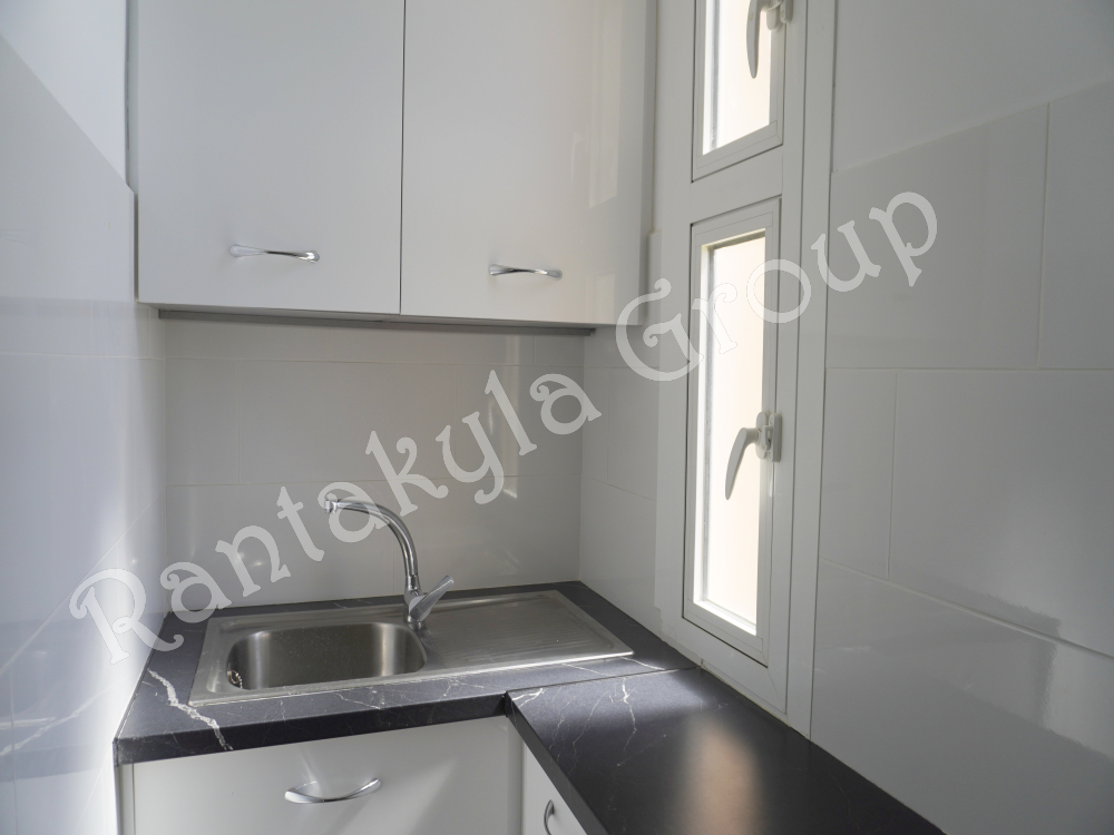AF981 Fuengirola, rantakatu