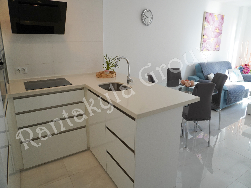AT927 Fuengirola, rantakatu